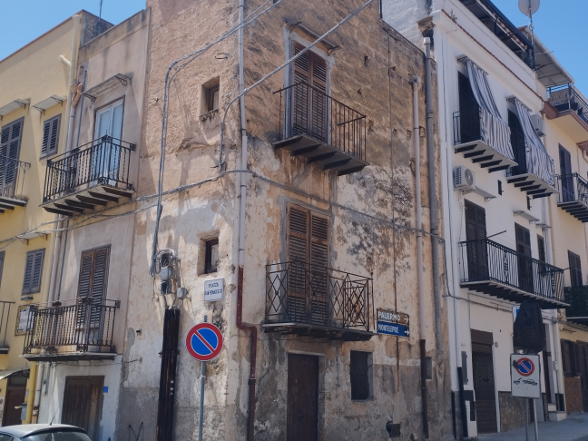 Terraced House To be Renovated, Old Town (Carini)